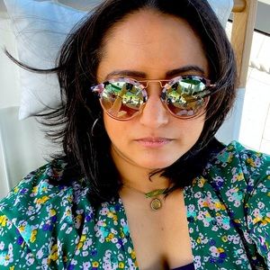 Meet your Posher, Simi